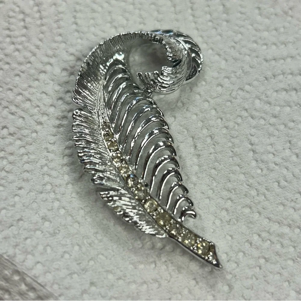 Vintage Elegant Silver Feather Brooch Rhinestones Costume Jewelry Nature Leaf